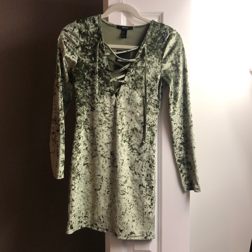 Green Crushed Velvet Dress Small 👗